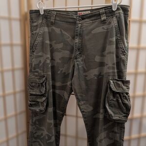 *AUTHENTIC* WRANGLER CAMOUFLAGE CARGO PANTS, STRAIGHT LEG (SIZE XL, MEN'S)